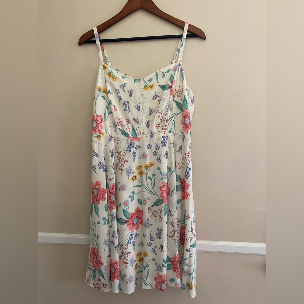 Old Navy Women’s White Floral Sundress